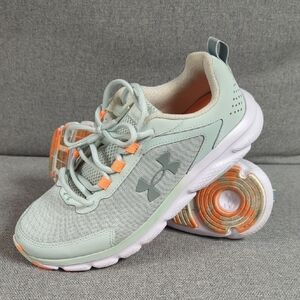 Under Armour Light Green and Orange Athletic Shoes